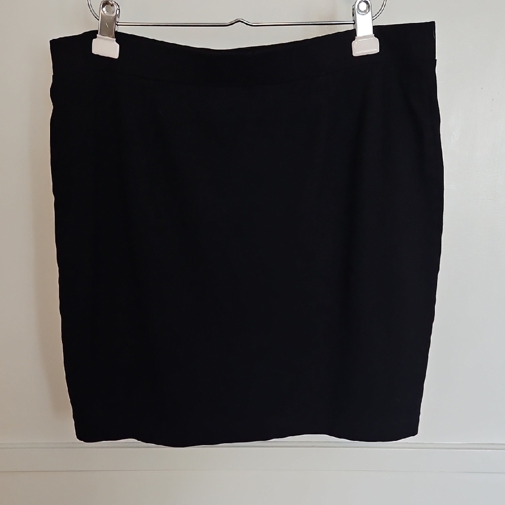 Classic Black Pencil Style Skirt - Picture 2 of 5